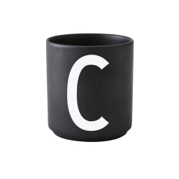 Čierny porcelánový hrnček Písmeno C