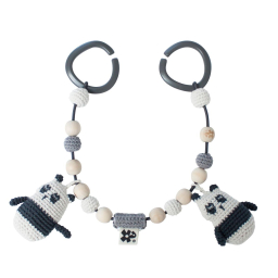 Háčkovaná hračka na kočárek panda