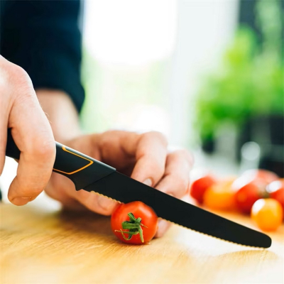                             Zúbkovaný nôž Edge Tomato Knife Black                        