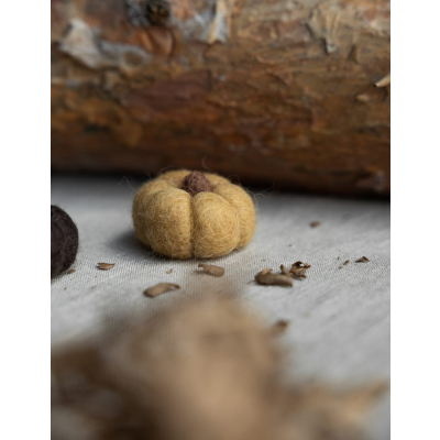                             Plstěná dekorace dýně Haga Ochre                        
