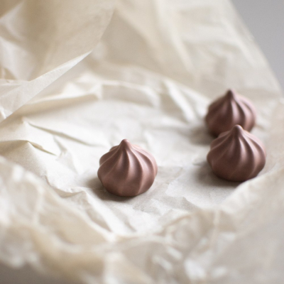                             Keramická dekorace pusinka Meringue Apricot                        