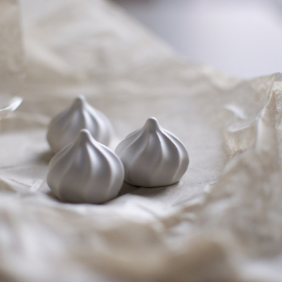                             Keramická dekorace pusinka Meringue White                        