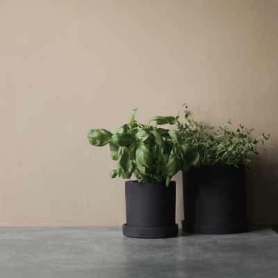                             Keramický kvetináč s podmiskou Grow Pot Black 13cm                        