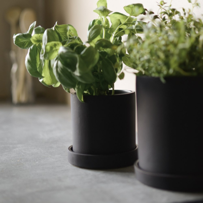                             Keramický květináč s podmiskou Grow Pot Black 10cm                        