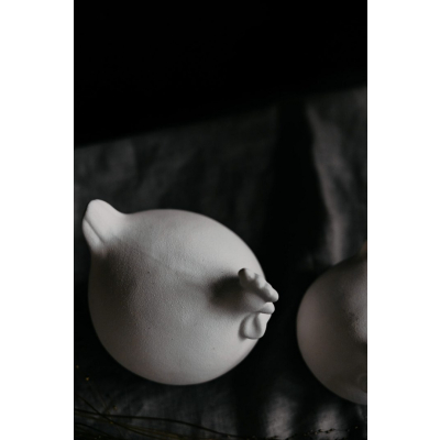                             Keramická dekorace slepička Ruth White 15 cm                        