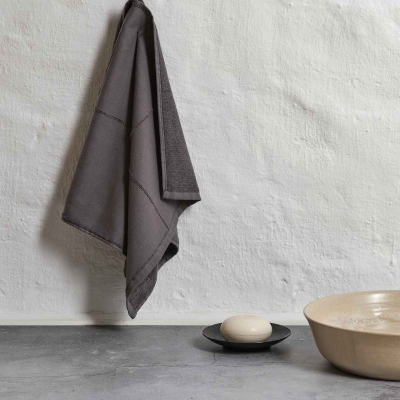                             Bavlněný ručník Calm Hand Towel Dark Grey 70x40 cm                        