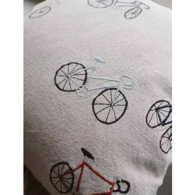                             Vyšívaný povlak na polštář Bicycles 50x50 cm                        