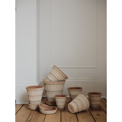                             Květináč Pantheon s podmiskou Raw Rosa 16 cm                        