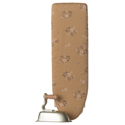                             Žehlicí prkno a žehlička pro myšky Maileg Powder                        