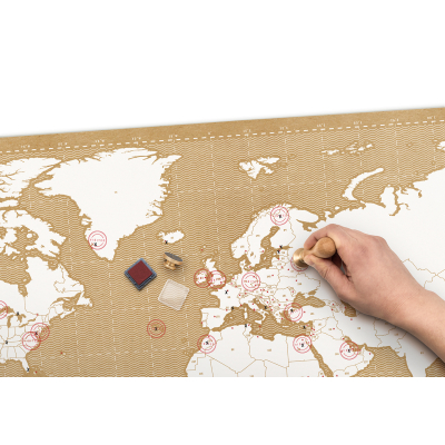                             Nástenná mapa sveta so známkami                        