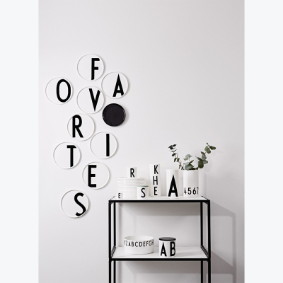                             Porcelánový talíř Letter J                        