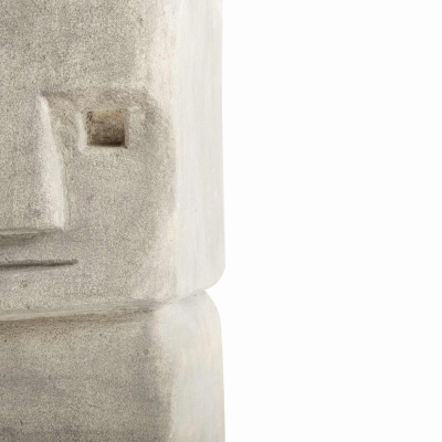                             Kamenná socha Jaskynný muž s otvorenými očami                        