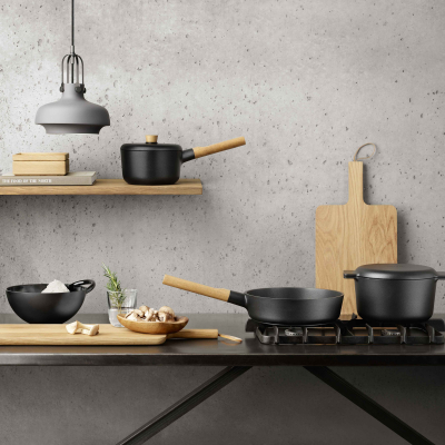                             Pánev s dřevěnou rukojetí Nordic kitchen, 28 cm                        