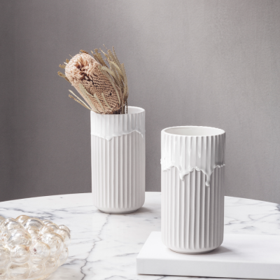                             Keramická váza Running Glaze bílá – 20 cm                        