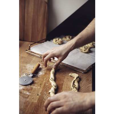                             Koliesko na krájanie pizze s drevenou rukoväťou                        