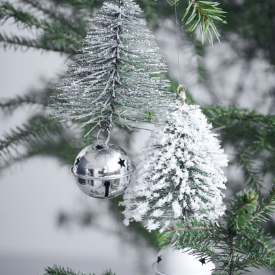                             Vianočný stromček a zelený zvonček                        