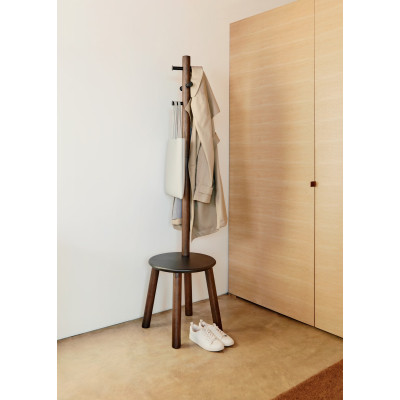                             Vešiak so stoličkou Pillar Stool Walnut 167x50 cm                        