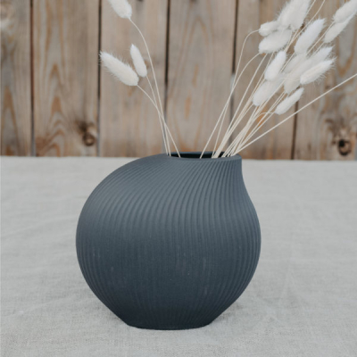                             Keramická váza Lerbäck Dark Grey 16 cm                        