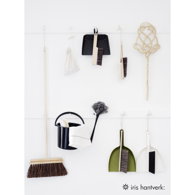                             Smetáček s bílou rukojetí Birchwood Broom                        