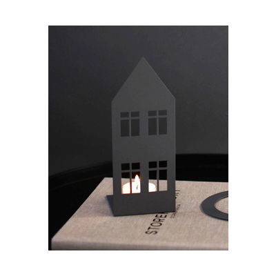                            Kovová dekorácia/sviečka Storgatan House Grey 18 cm                        