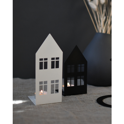                             Kovová dekorace/svícen Storgatan House White 18 cm                        