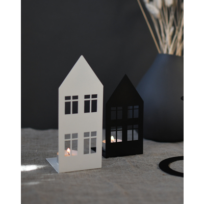                            Kovová dekorácia/sviečka Storgatan House White 18 cm                        